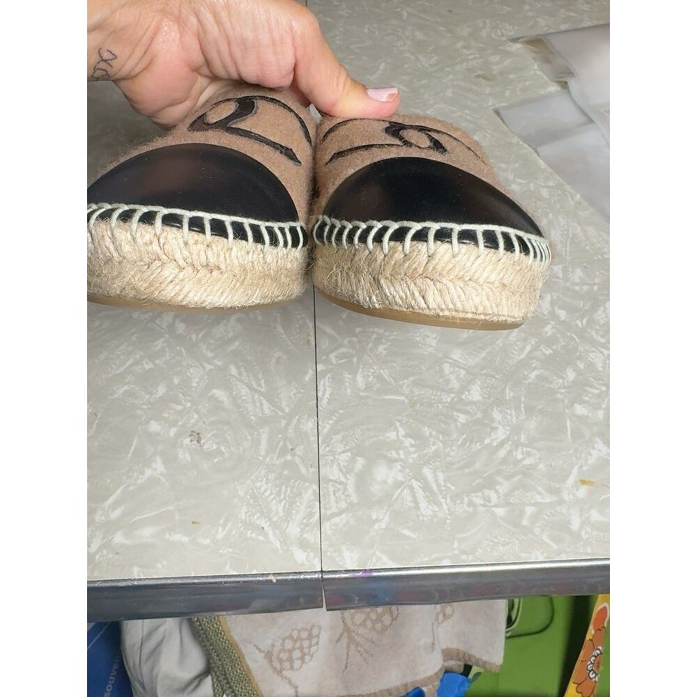 CHANEL Beige/Black Felt CC Logo leather Cap Toe Espadrille Flats Slip On US 8 - Picture 4 of 11